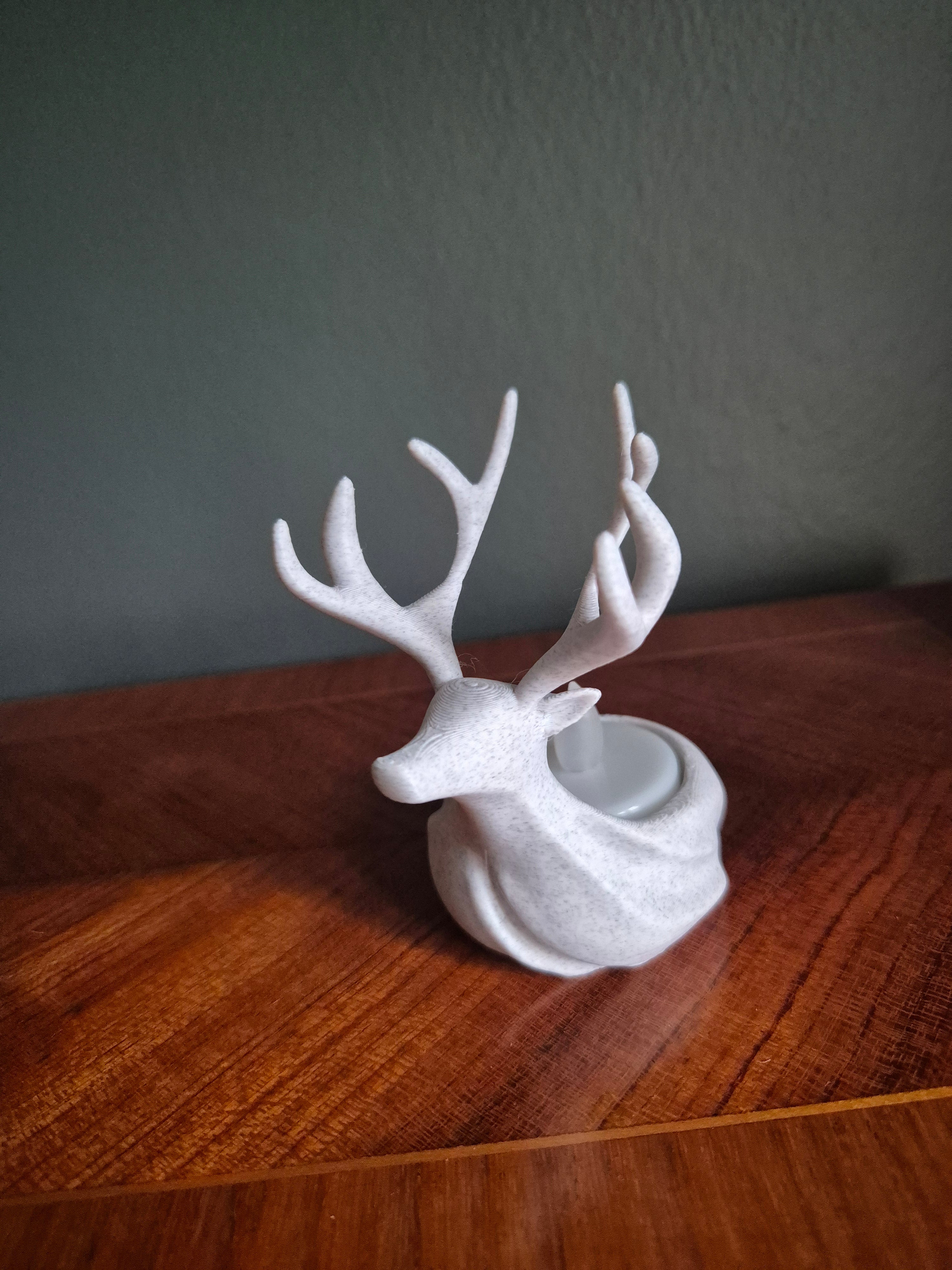 Liggende hjortelysestage