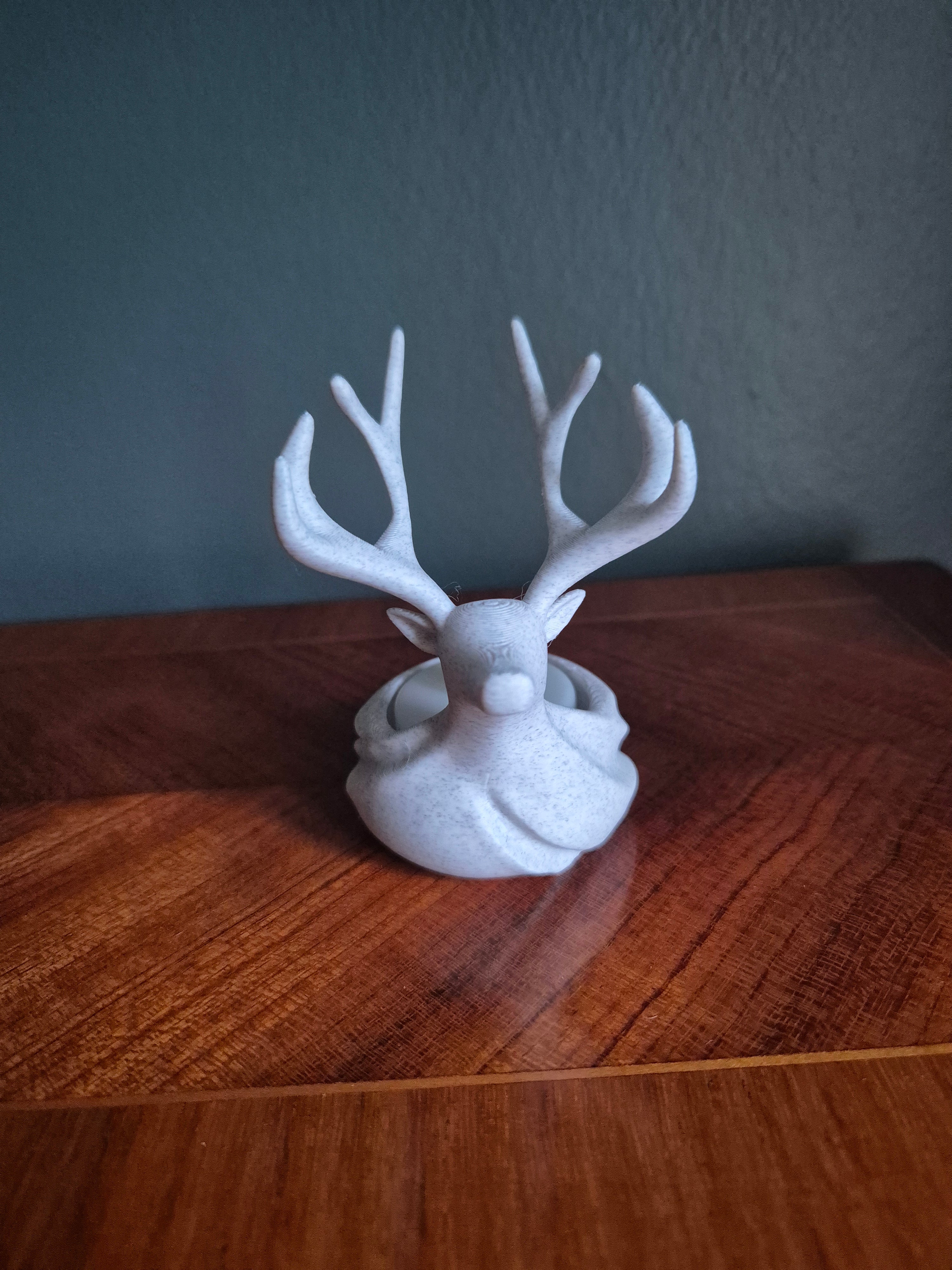 Liggende hjortelysestage