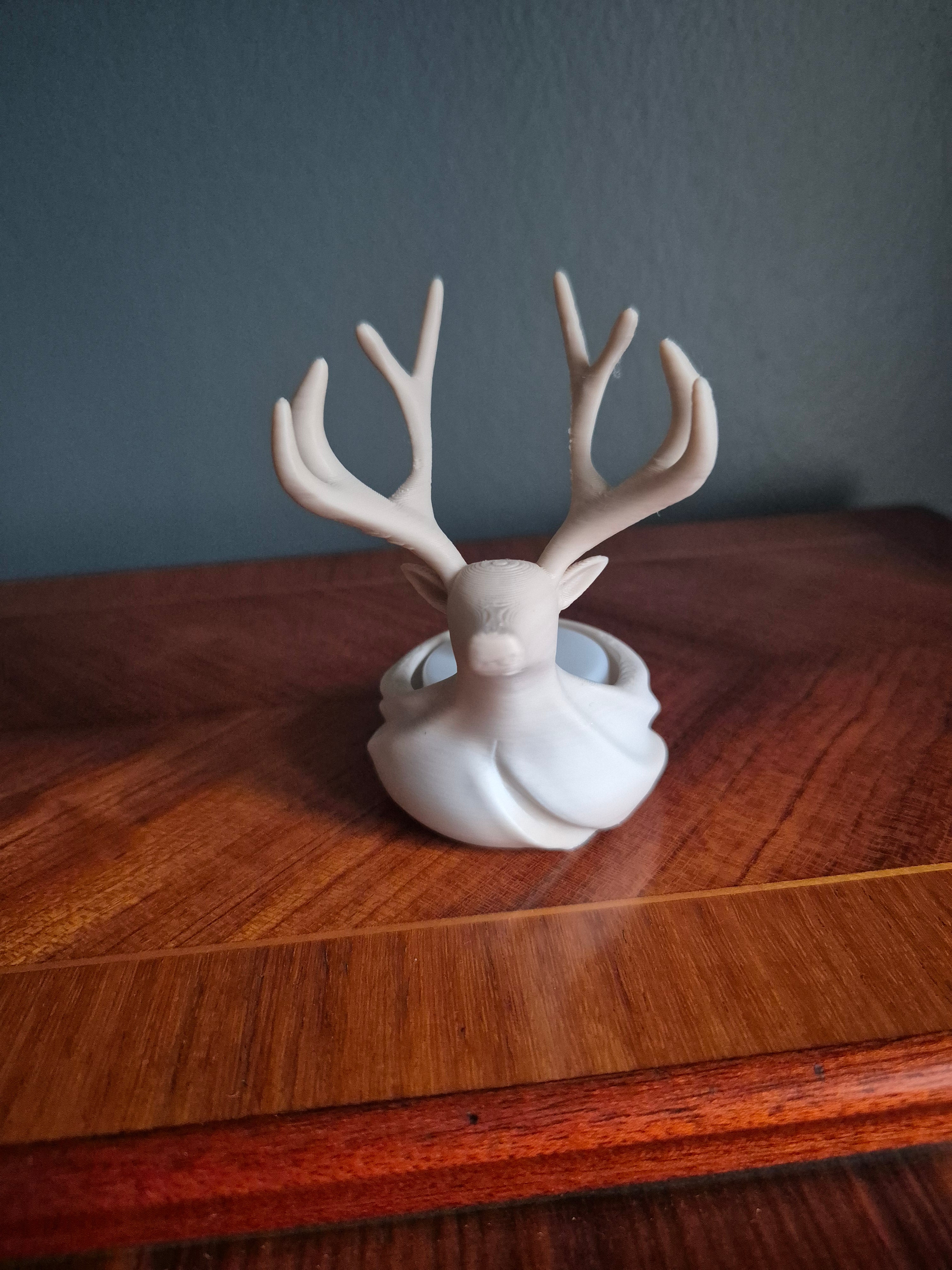 Liggende hjortelysestage