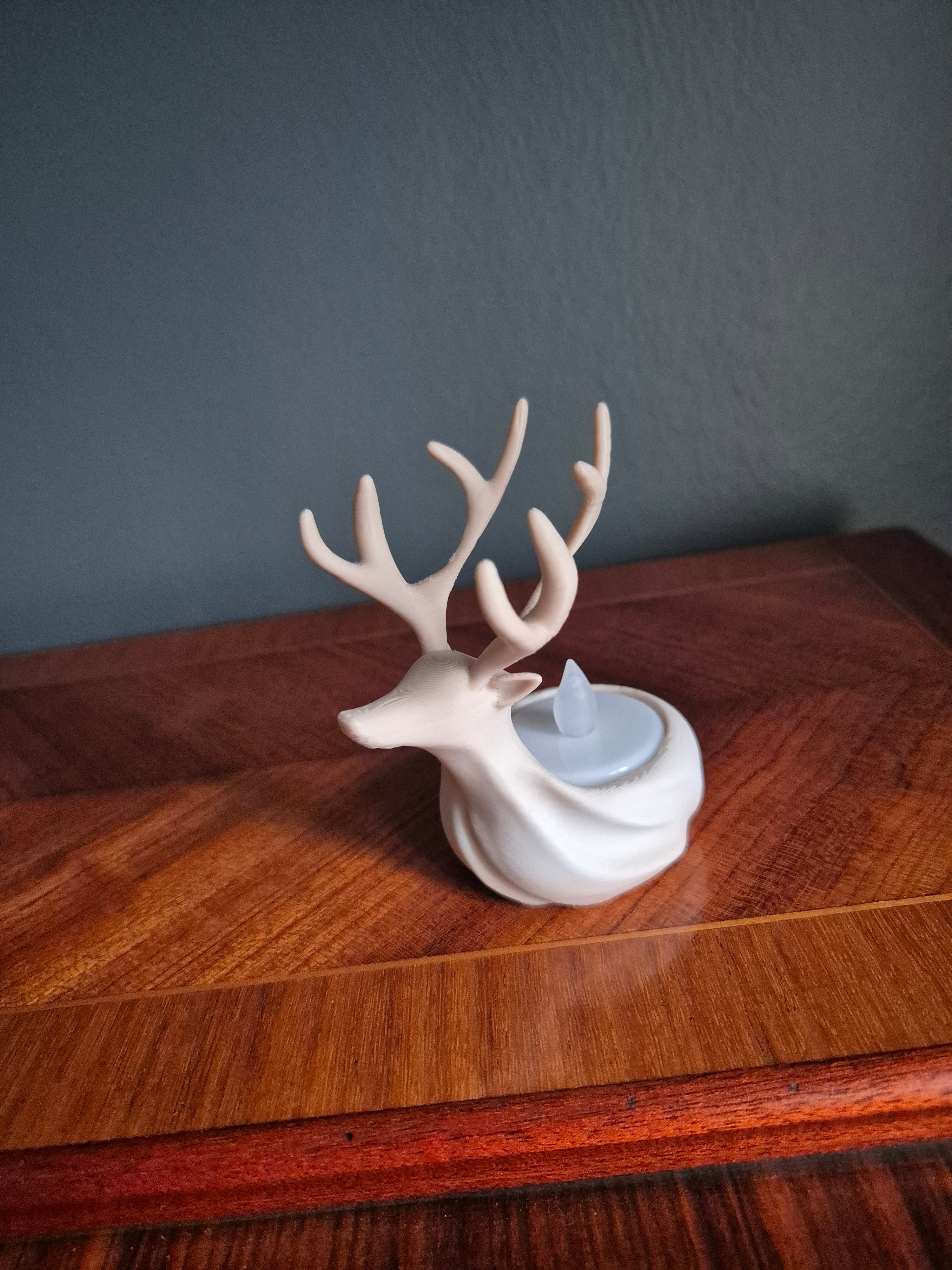 Liggende hjortelysestage