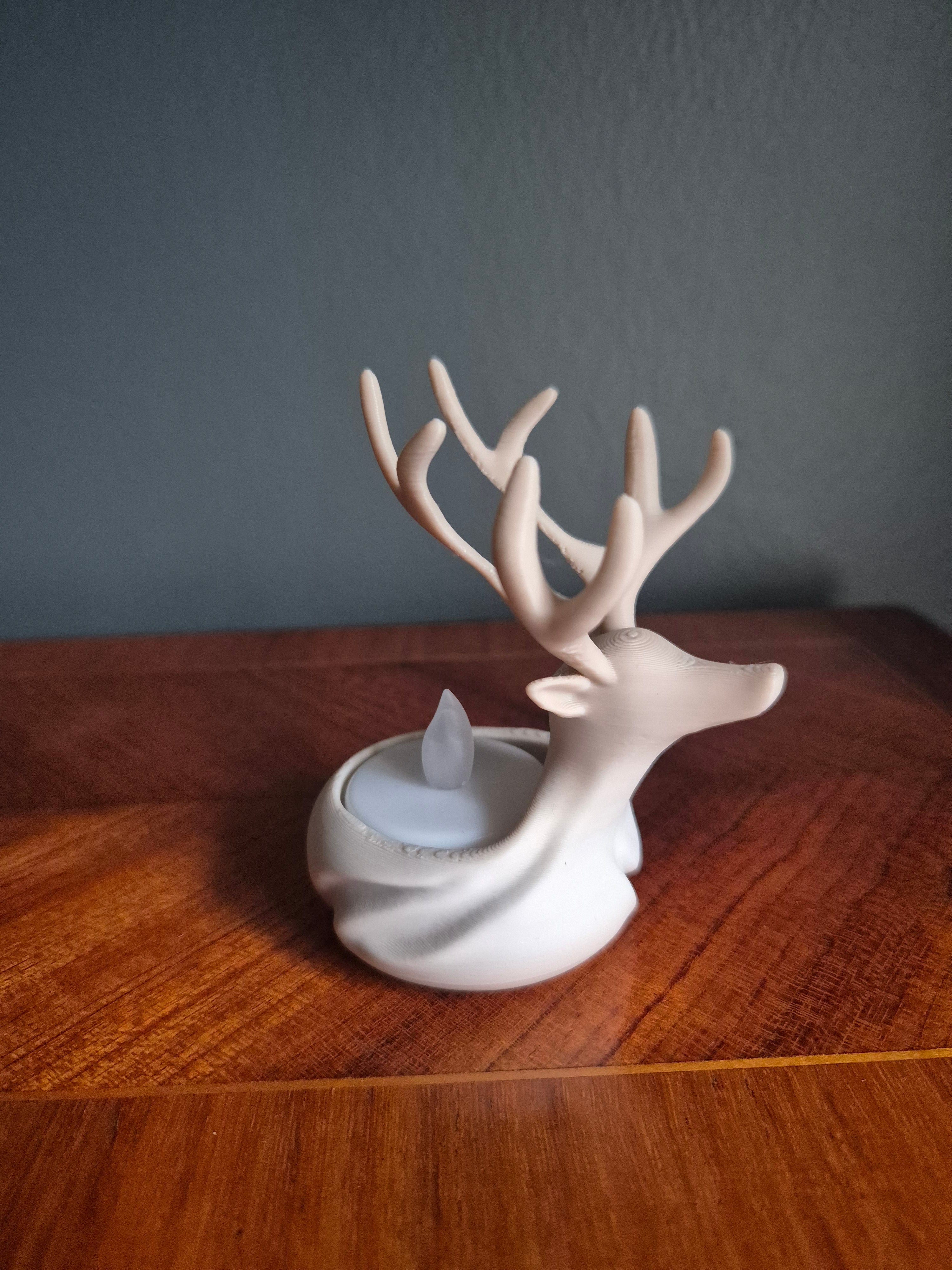 Liggende hjortelysestage