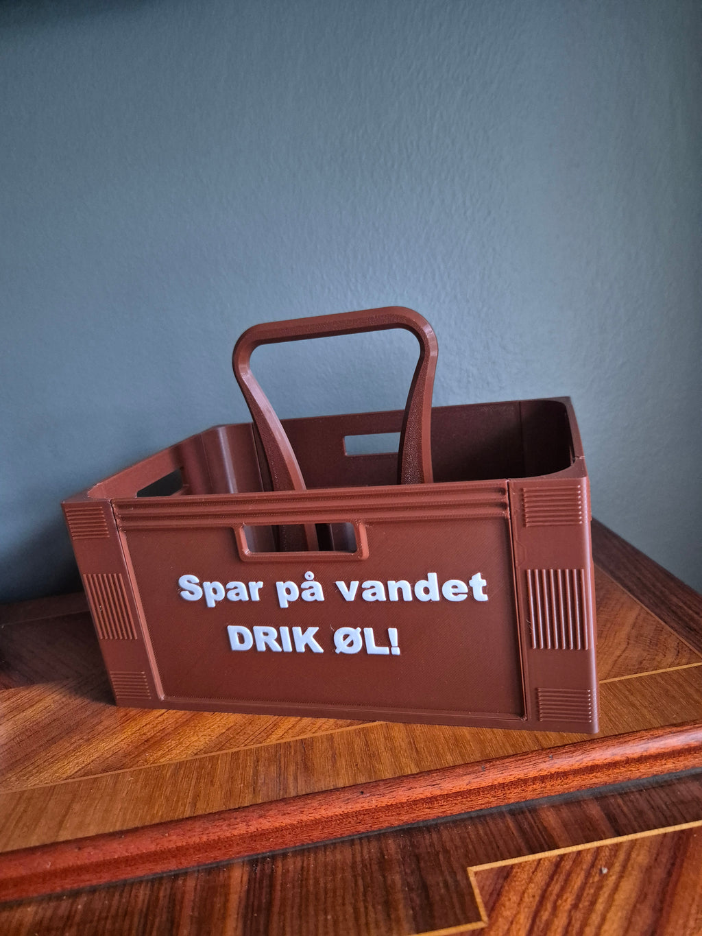 Spar på vandet / Livet er for kort til billige øl - Kasse