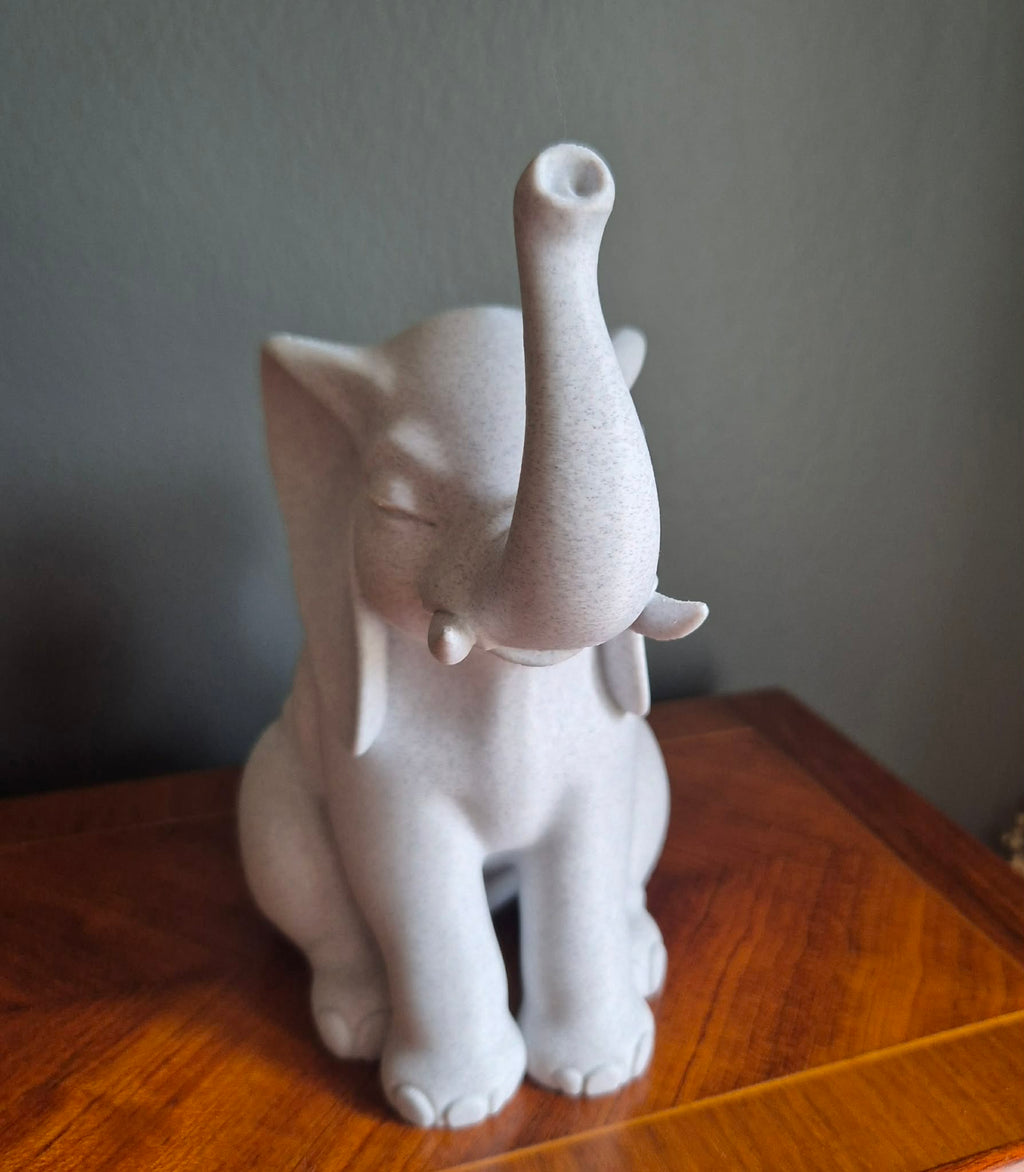 Siddende Elefant