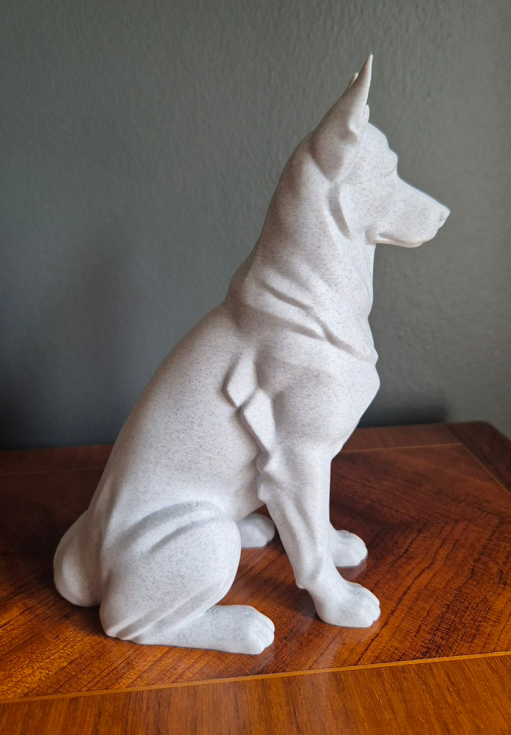 Siddende schæferhund